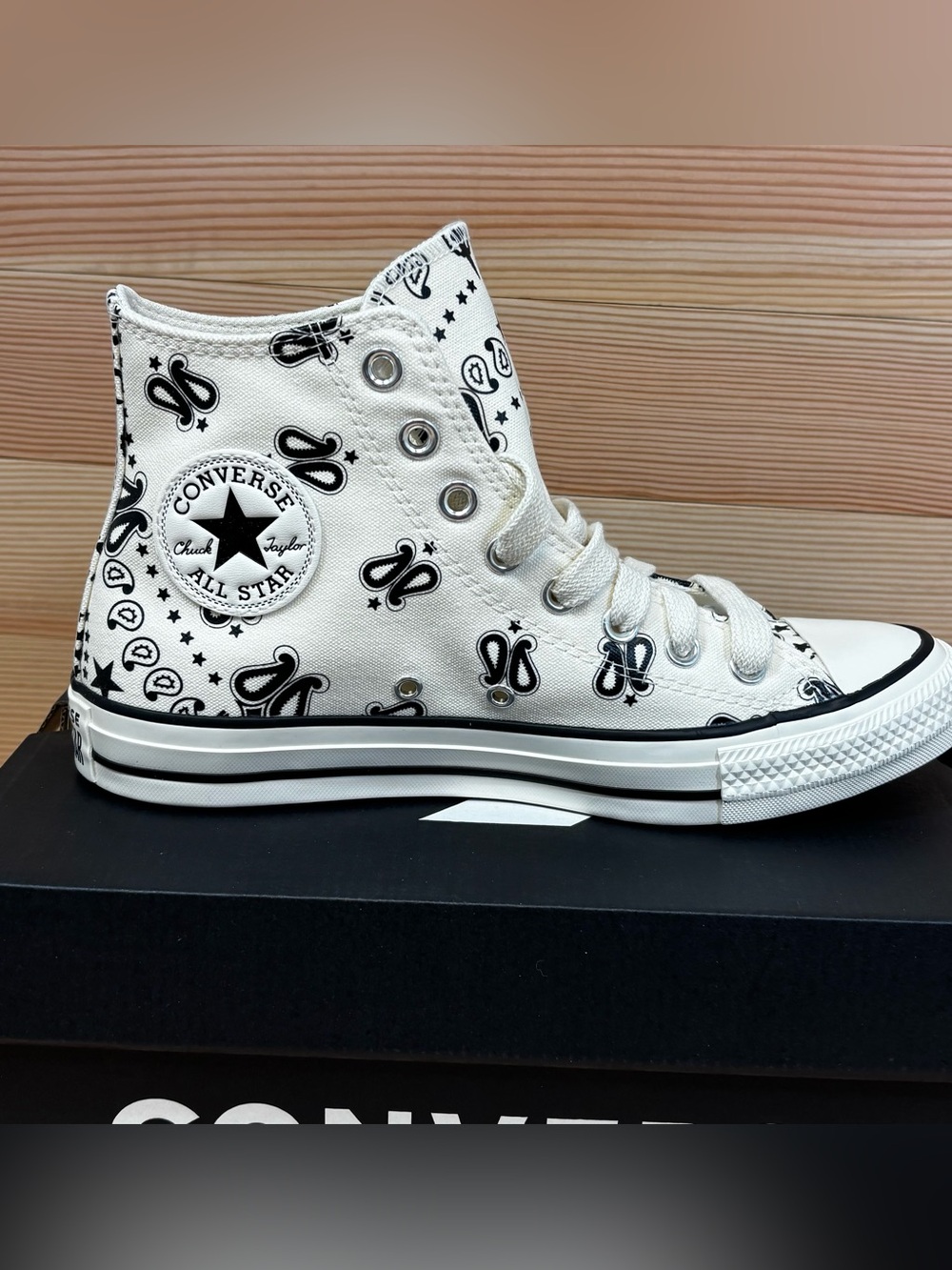 Converse Women's Sz 8.5 Chuck Taylor All Star Hi White Black Paisley  Sneakers